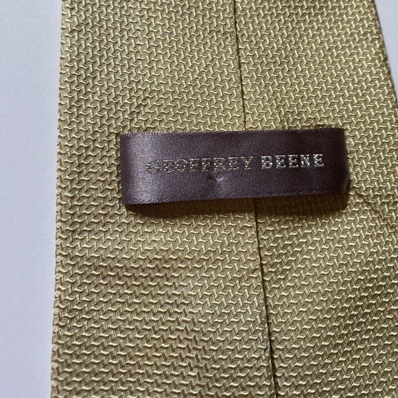 Geoffrey Beene Men Tie 100% Silk Handmade In China Dry Clean Only - Picture 3 of 12